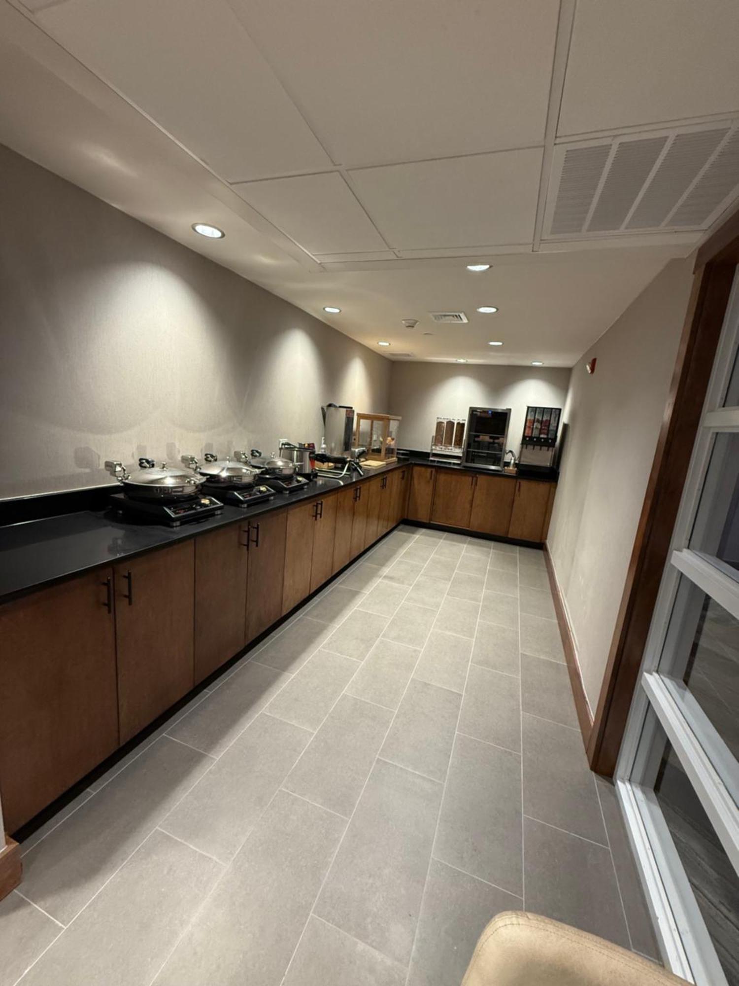 Four Points By Sheraton Bedford Manchester Airport Exterior photo