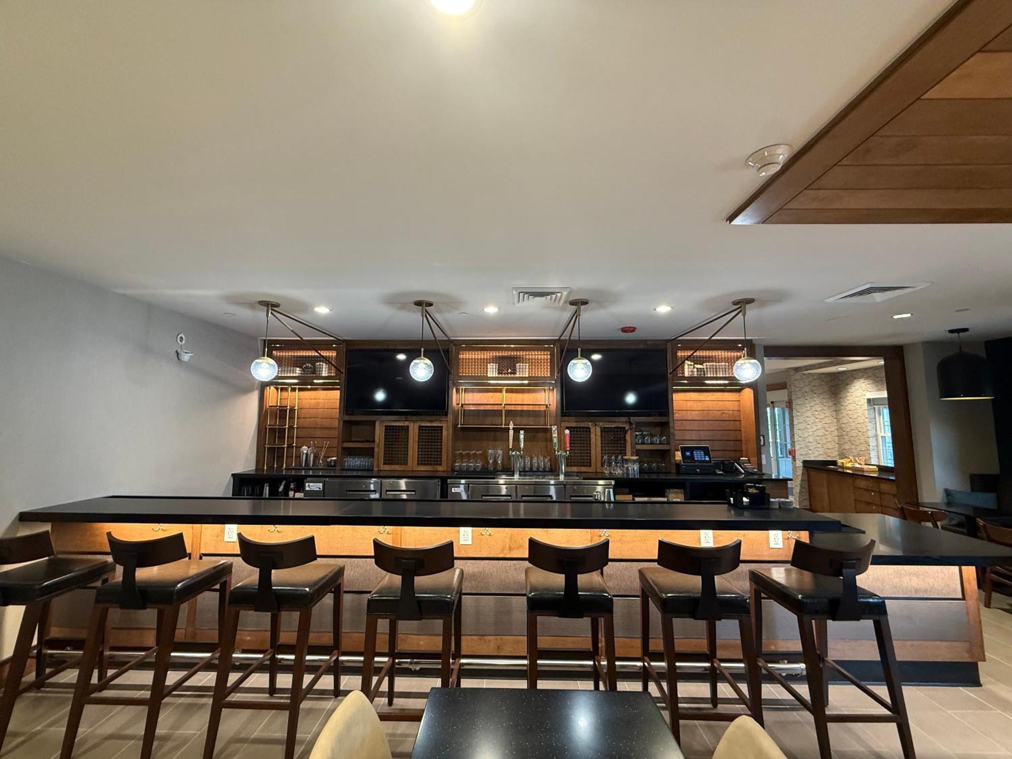 Four Points By Sheraton Bedford Manchester Airport Exterior photo