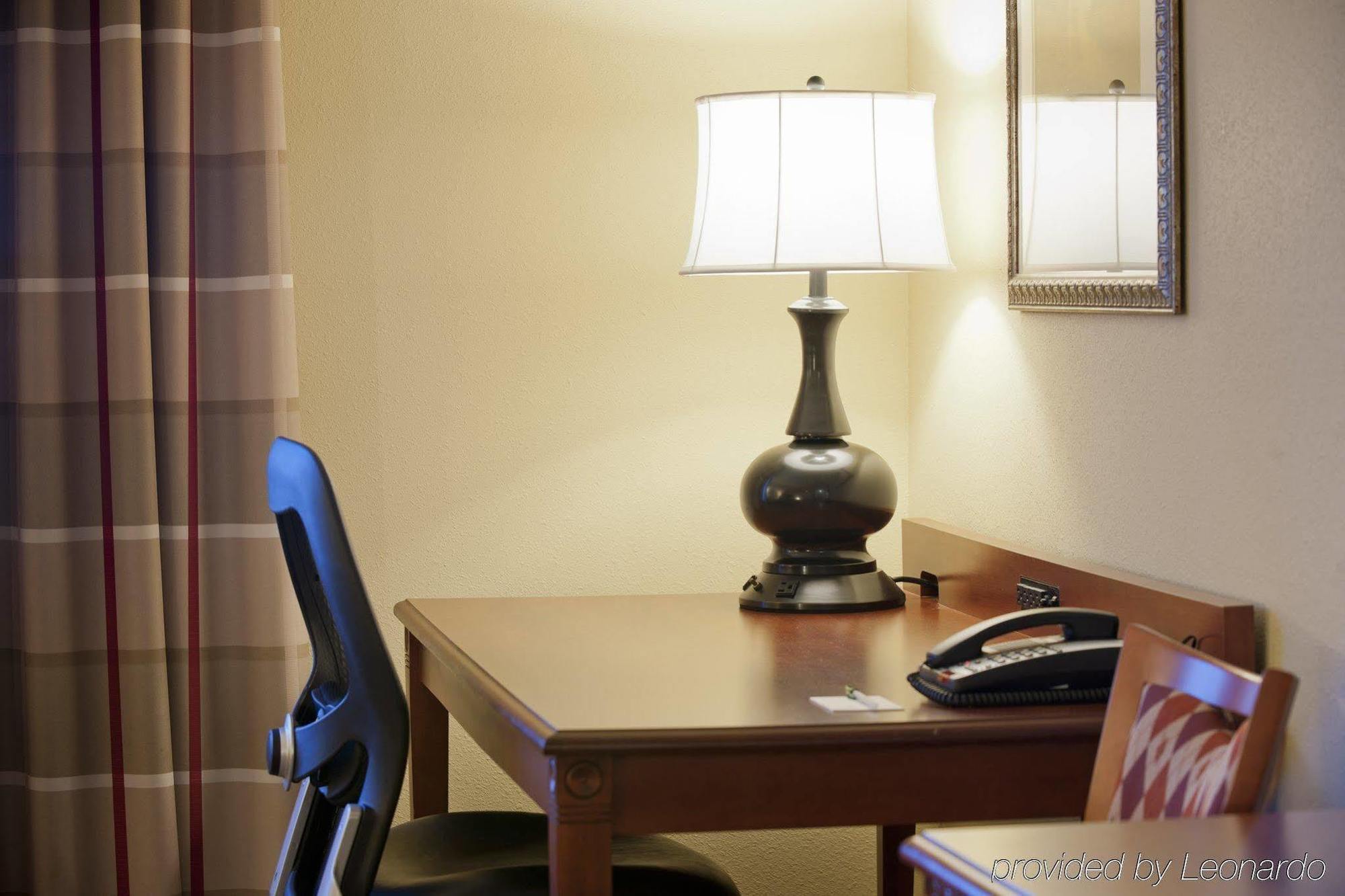 Four Points By Sheraton Bedford Manchester Airport Room photo