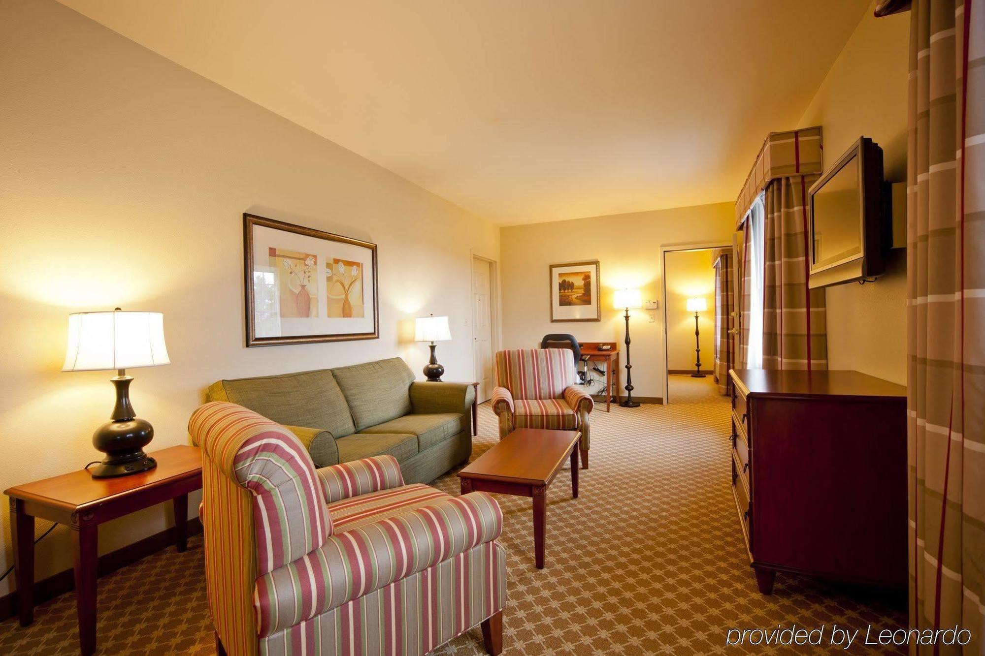 Four Points By Sheraton Bedford Manchester Airport Exterior photo